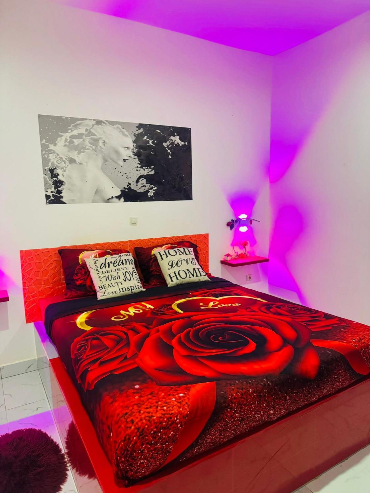 Grace House Jacuzzi Bed & Breakfast Saly Portudal Exterior photo